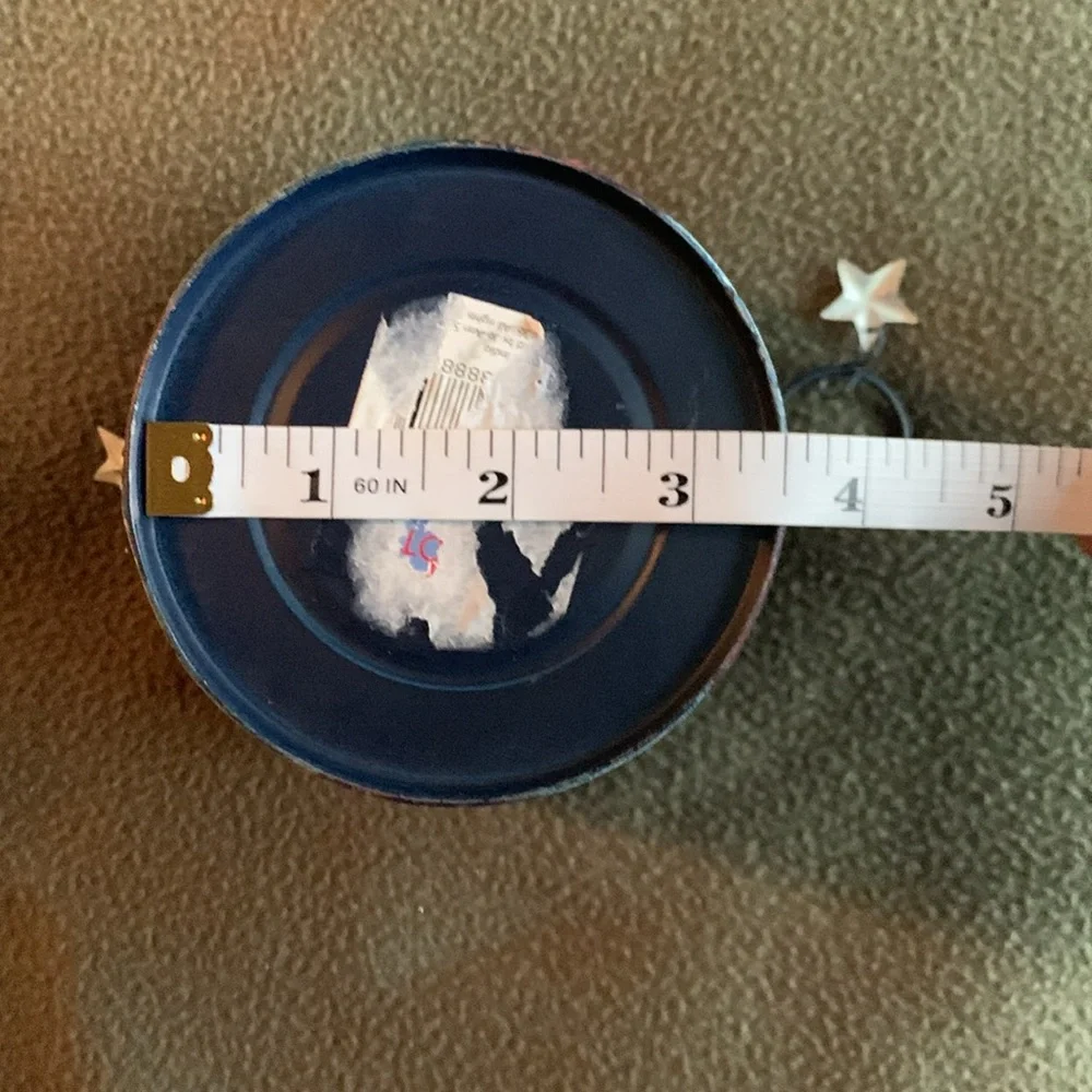 Set of 2 rustic Patriotic metal containers.  Approx 8 1/2” x 5” and 4 1/2” x 5” - Picture 9 of 9